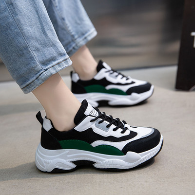 Paksu talla ja embleemiga vabaaja tossud