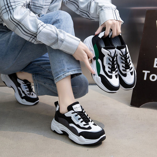 Paksu talla ja embleemiga vabaaja tossud