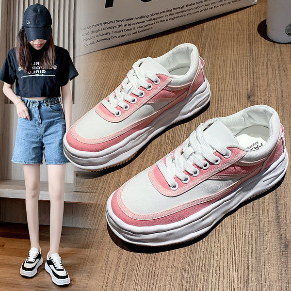 Sieviešu kedas ar augstām zolēm un šņorēm piemērotas ikdienas lietošanai