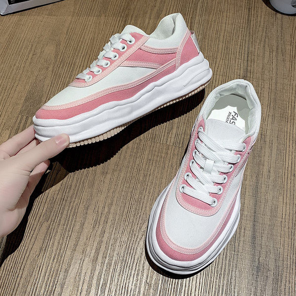 Sieviešu kedas ar augstām zolēm un šņorēm piemērotas ikdienas lietošanai