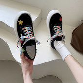 Jauns sieviešu tekstila kedu modelis ar krāsainām saitēm un izšuvumiem