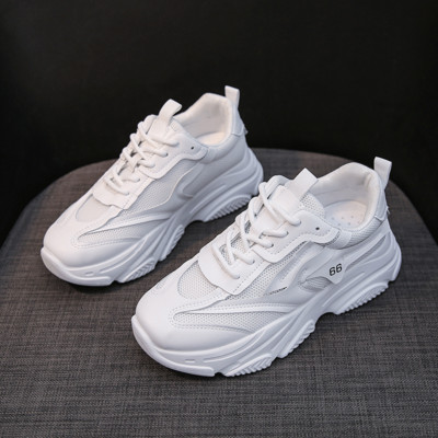 Ikdienas kedas ar rupju zoli un sietu sievietēm