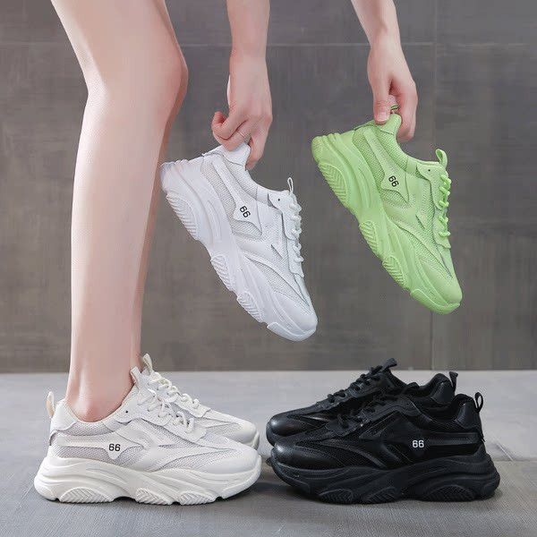 Ikdienas kedas ar rupju zoli un sietu sievietēm