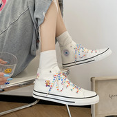 Moodsad naiste kõrged tossud 3D kaisukaru elemendi ja värviliste lipsudega