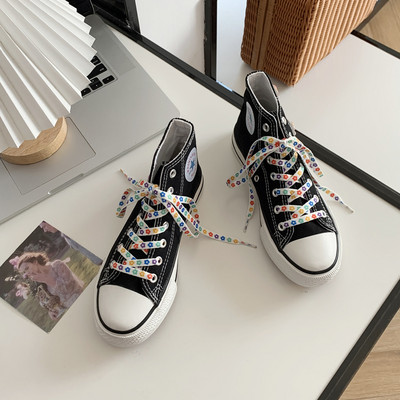 Moodsad naiste kõrged tossud 3D kaisukaru elemendi ja värviliste lipsudega