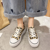 Uus mudel paelte ja lameda tallaga tekstiilist tossud - kaks värvi