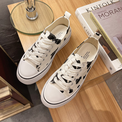 Uus mudel paelte ja lameda tallaga tekstiilist tossud - kaks värvi