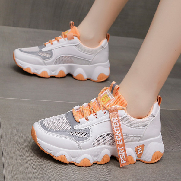 Võrkkangast ja kareda tallaga tossude uus mudel