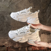 Moodsad kõrge kareda tallaga naiste ökonahast tossud