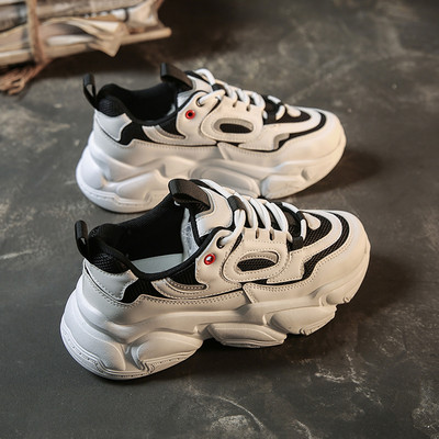 Moodsad kõrge kareda tallaga naiste ökonahast tossud