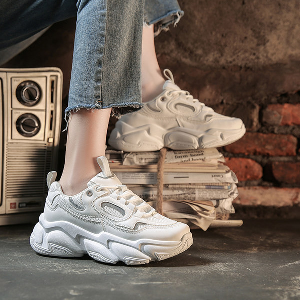 Moodsad kõrge kareda tallaga naiste ökonahast tossud