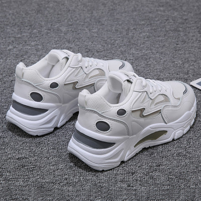 Moodsad värvilised krobelise tallaga kunstnahast tossud