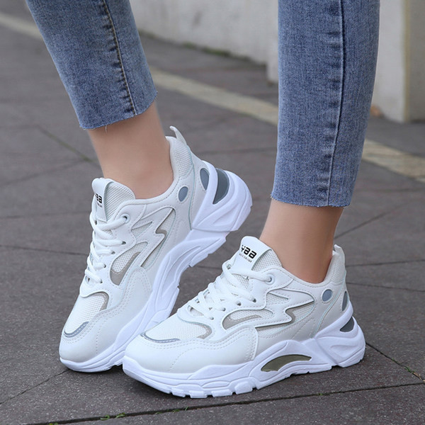 Moodsad värvilised krobelise tallaga kunstnahast tossud