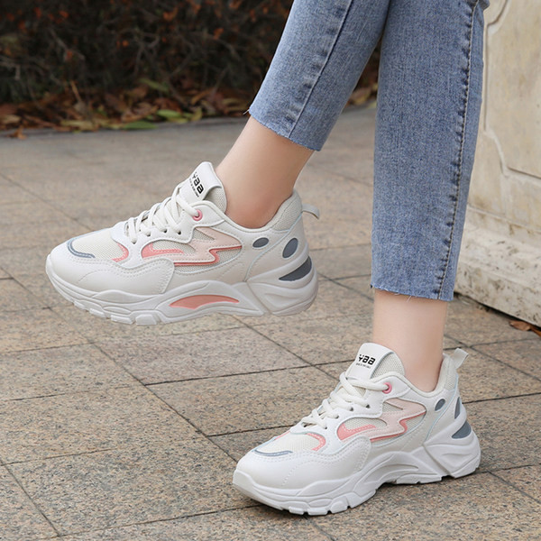 Moodsad värvilised krobelise tallaga kunstnahast tossud