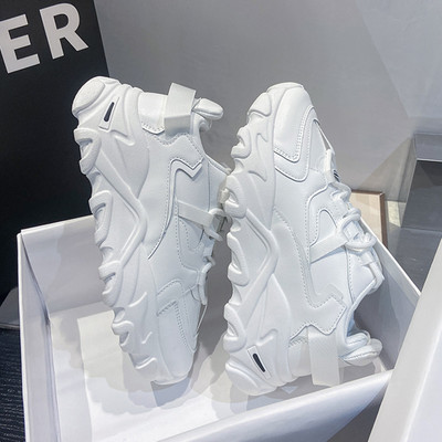 Naiste lipsude ja takjapaelaga tossud