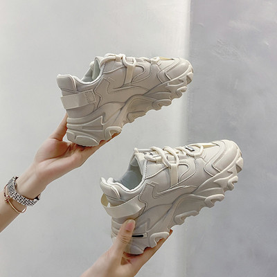 Naiste lipsude ja takjapaelaga tossud