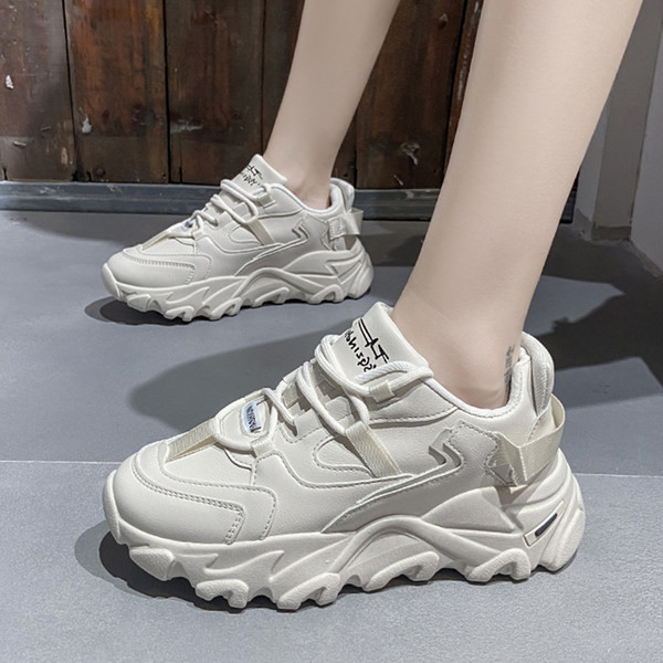 Naiste lipsude ja takjapaelaga tossud