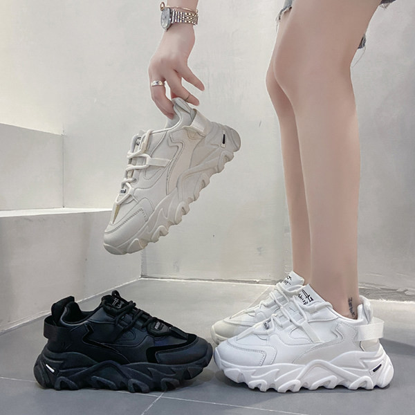 Naiste lipsude ja takjapaelaga tossud