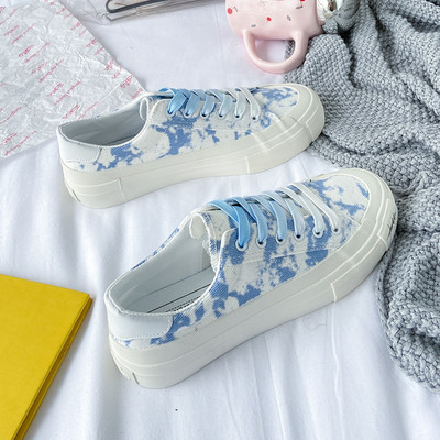 Naiste vabaaja tossud värvilise prindi ja paeltega