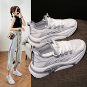 Sieviešu sporta vasaras kedas ar uzrakstu un šņorēm