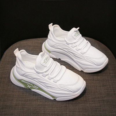 Sieviešu sporta vasaras kedas ar uzrakstu un šņorēm