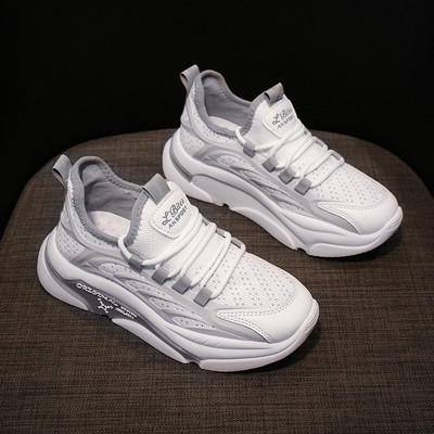 Sieviešu sporta vasaras kedas ar uzrakstu un šņorēm