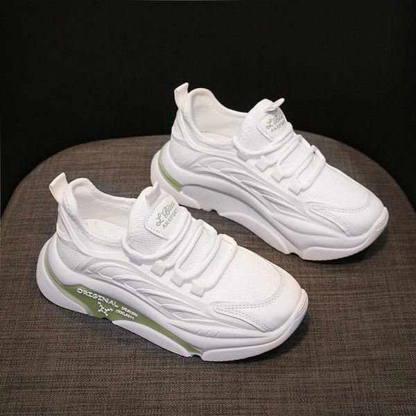 Sieviešu sporta vasaras kedas ar uzrakstu un šņorēm