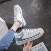 Naiste nahast tossud lameda tallaga ja kirjadega