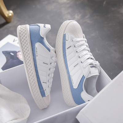 Naiste nahast tossud lameda tallaga ja kirjadega