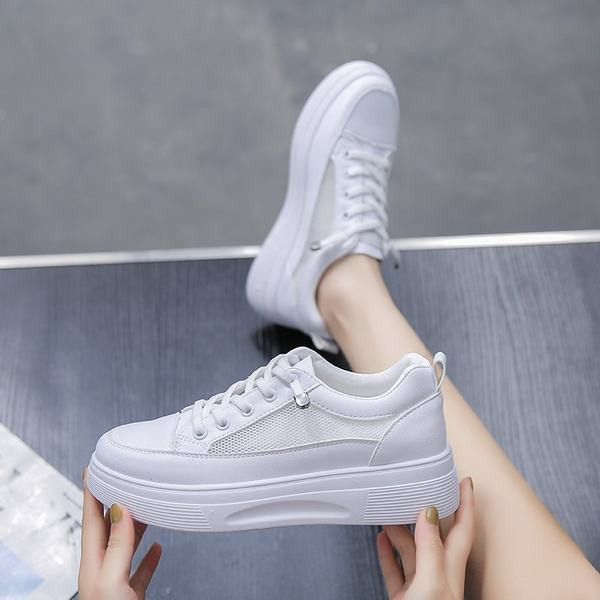 Női hálós tornacipő fém elemmel és megkötővel