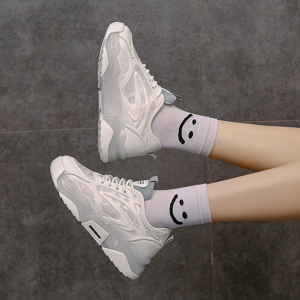 Naiste ümara mustriga hingavad tossud