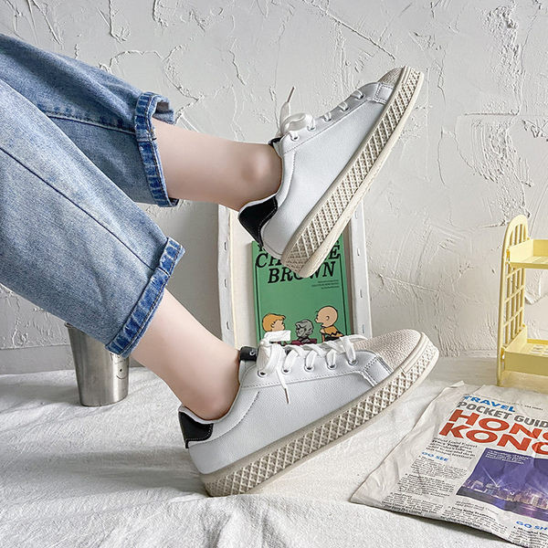 Lameda talla ja paeltega kunstnahast tossude uus mudel