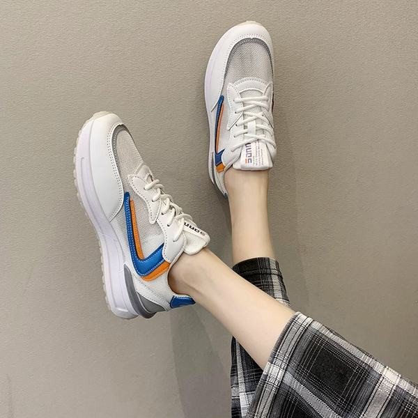 Légáteresztő női sportcipő fűzővel és lapos talppal