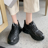 Kareda tallaga naiste tossude uus mudel - kahes värvitoonis