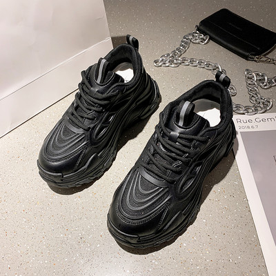 Kareda tallaga naiste tossude uus mudel - kahes värvitoonis