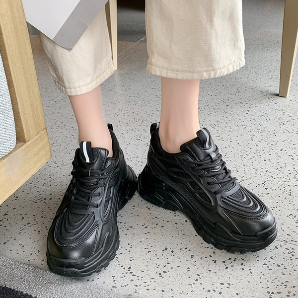 Kareda tallaga naiste tossude uus mudel - kahes värvitoonis