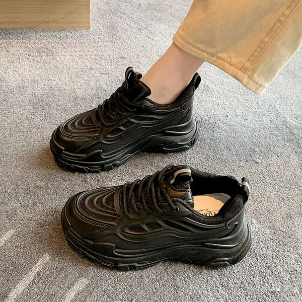 Kareda tallaga naiste tossude uus mudel - kahes värvitoonis