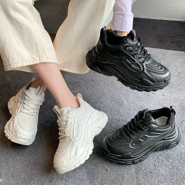 Kareda tallaga naiste tossude uus mudel - kahes värvitoonis