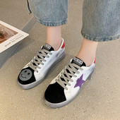 Kevad-sügisesed naiste tossud paelte ja embleemiga - hall ja must