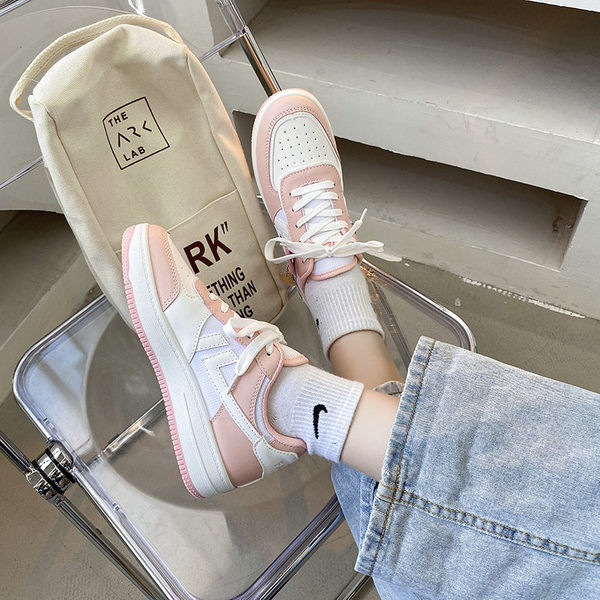 Eko-nahast vabaaja ripatsidega naiste tossud