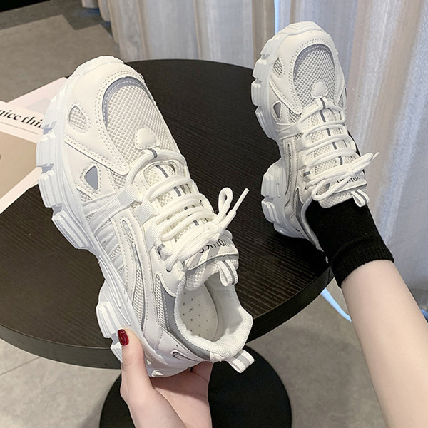 Kareda talla ja võrkkangaga moodsad naiste tossud