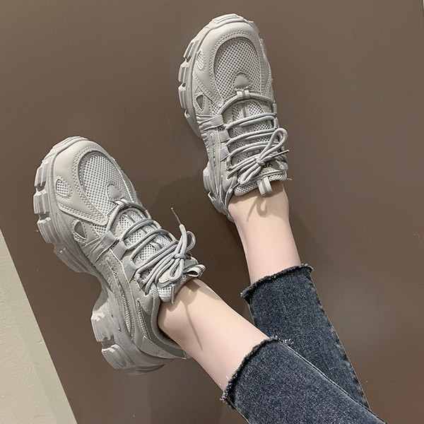 Kareda talla ja võrkkangaga moodsad naiste tossud