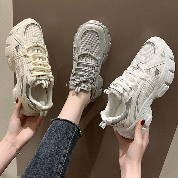 Kareda talla ja võrkkangaga moodsad naiste tossud