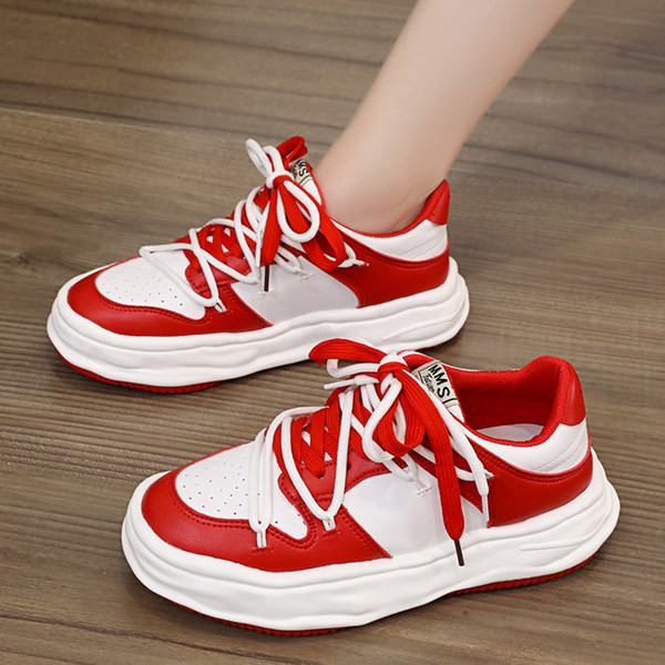 Perforeeritud ökonahaga vabaaja tossud