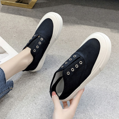 Sieviešu kedas ar plakanām zolēm bez šņorēm