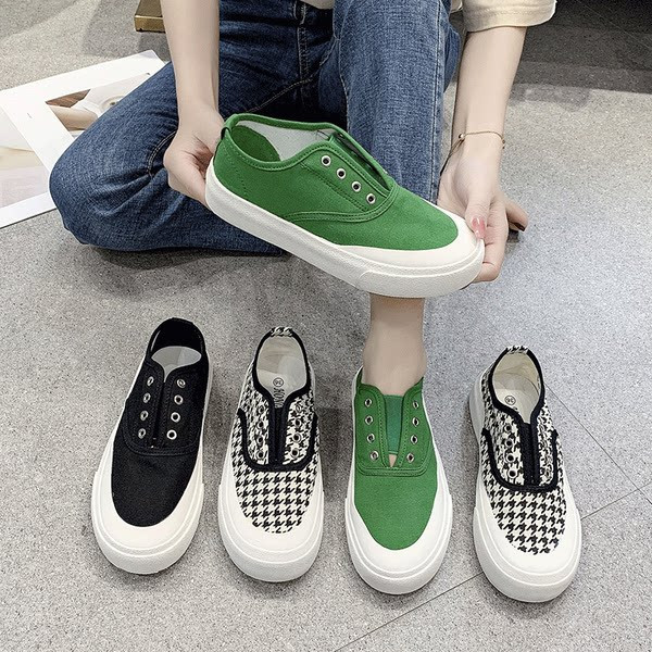 Sieviešu kedas ar plakanām zolēm bez šņorēm