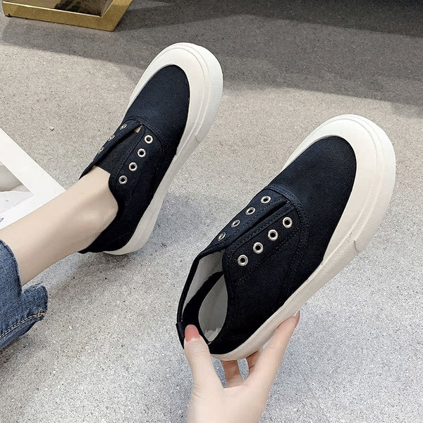 Sieviešu kedas ar plakanām zolēm bez šņorēm