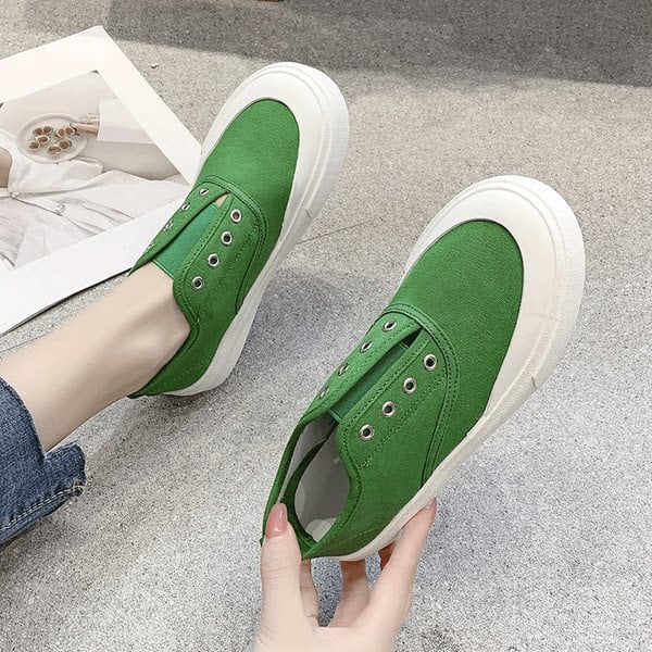 Sieviešu kedas ar plakanām zolēm bez šņorēm