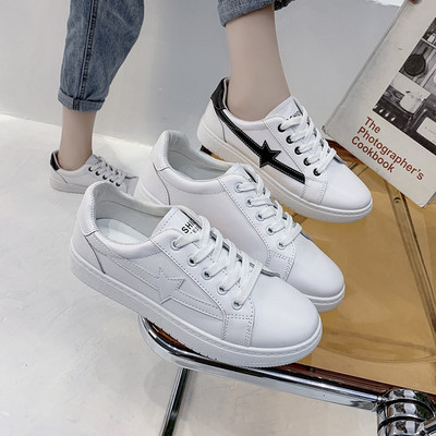 Naiste kunstnahast kirjaga sporditossud