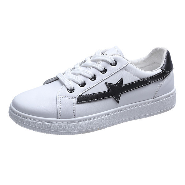 Naiste kunstnahast kirjaga sporditossud